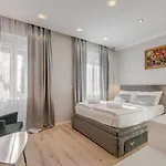 Piano 4* ספליט