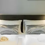 Piano בית הארחה 4*